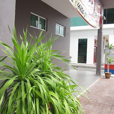 Place2Stay Hotel Malacca Екстер'єр фото
